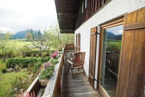 Terrace/patio - Ferienwohnung Blau für 4 Personen mit Balkon, 80m² (Inzell)