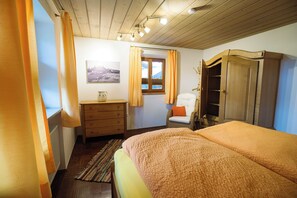 2 bedrooms, bed sheets - Ferienwohnung Gelb für 4 Personen mit Terrasse, 80m² (Inzell)