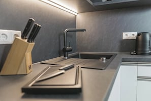 Tủ lạnh, lò vi sóng, lò nướng, bếp nấu 