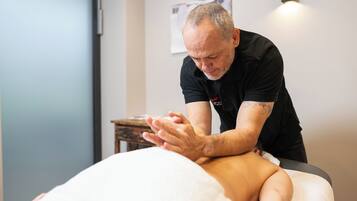 Sauna, Massageanwendungen