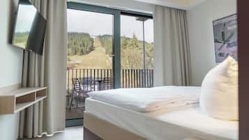1 bedroom, hypo-allergenic bedding, in-room safe, blackout curtains