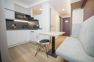 Comfort Apartment, Kitchen, Mountain View | Private kitchen | Full-size fridge, microwave, oven, stovetop