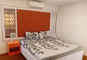 Deluxe Double Room | Soundproofing, iron/ironing board, free WiFi