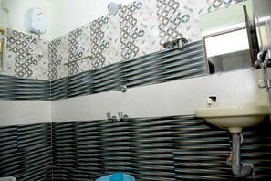 Toalettartikler (inkludert), håndklær, såpe og sjampo