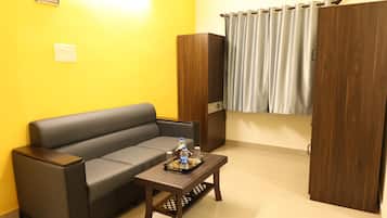 Family Apartment | In-room safe, individually decorated, individually furnished, desk