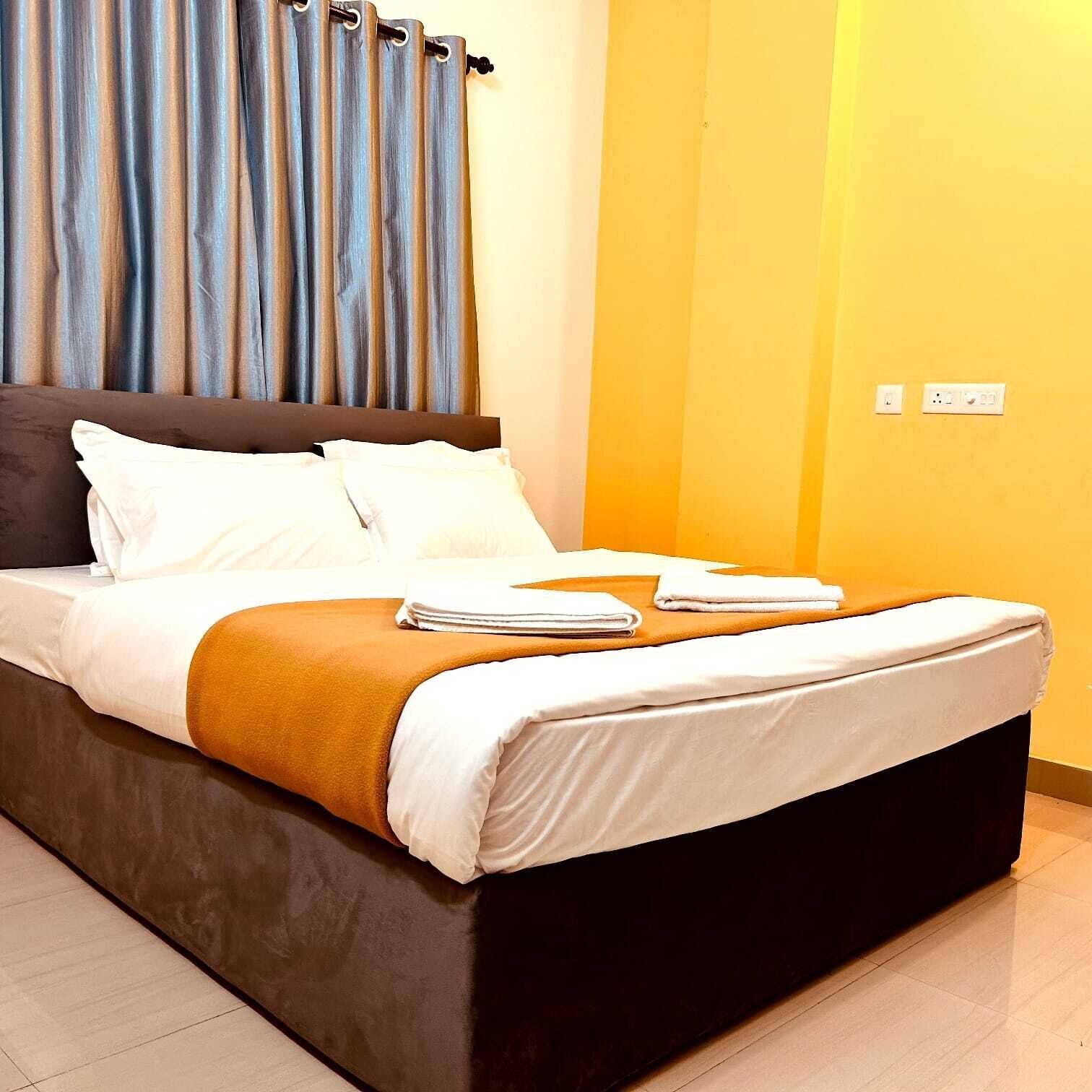 Deluxe Room | In-room safe, individually decorated, individually furnished, desk