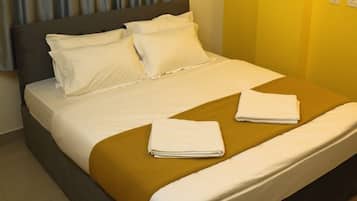 Deluxe Room | In-room safe, individually decorated, individually furnished, desk