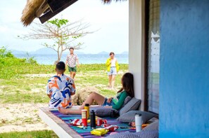 Exterior - Hatch Beach Hostel (Carles)
