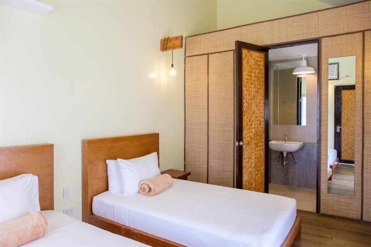 Standard Room, 2 Twin Beds, Non Smoking, Beach View | 1 bedroom, desk, WiFi (free), bed sheets