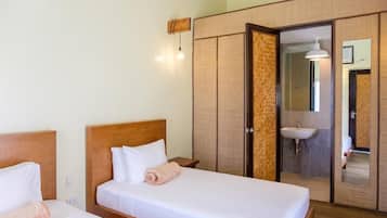1 bedroom, desk, free WiFi, bed sheets