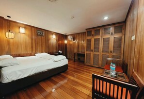 Habitación doble estándar | Espacio para trabajar con laptop y wifi gratis 