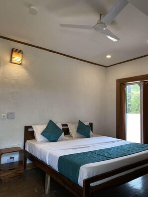 Desk, free WiFi - Chopra Farms and Resorts (Gurugram)