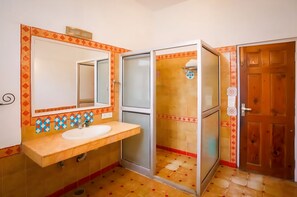 Premium Villa | Bathroom | Free toiletries - Chopra Farms and Resorts (Gurugram)