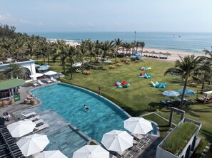 3 outdoor pools, free cabanas, pool umbrellas - Royal Beachfront Villas Danang (Da Nang)