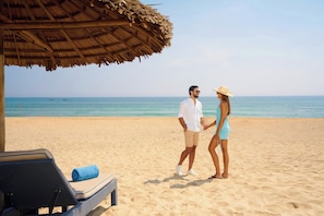 Playa privada, playa de arena blanca y camas de playa gratuitas