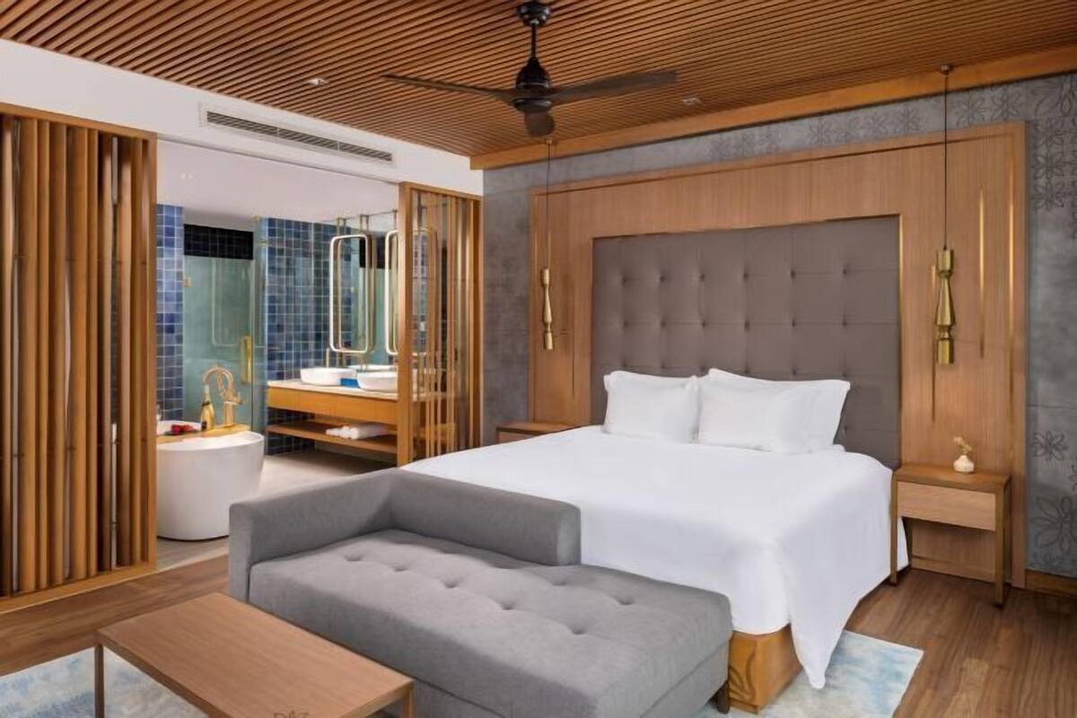 Minibar, safe på rommet, skrivebord og skrivebord for bærbar PC