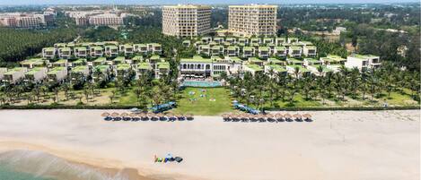 Vista frontal de la propiedad