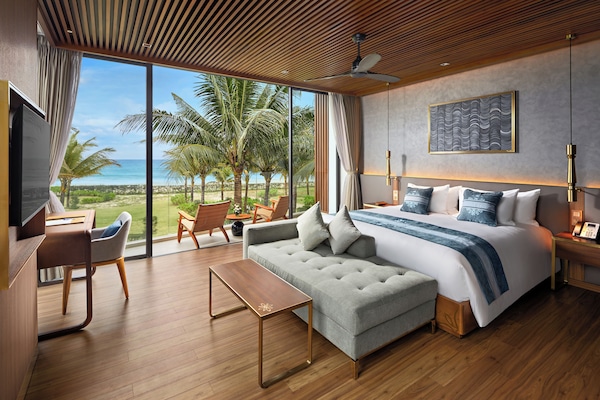 Bar mini, peti besi dalam bilik, meja, ruang kerja komputer riba