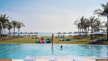 3 outdoor pools, free pool cabanas, pool umbrellas