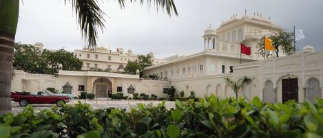 Parking gratuit, parking avec voiturier