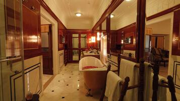 Separate bathtub and shower, deep-soaking bathtub