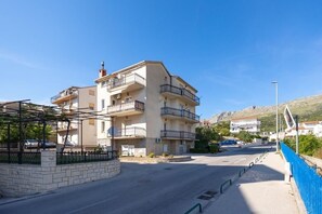 Exterior - Coastal Comfort Apartment (Podstrana)