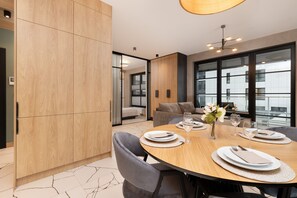 24-Zoll-Flachbildfernseher mit Satellitenempfang, Streaming-Dienste