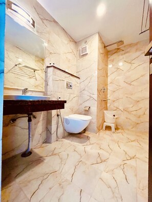 Executive Room, City View | Bathroom | Free toiletries, towels, soap, shampoo - Hotel The ONIX (Dehradun)