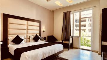 Sistema de insonorización, tabla de planchar con plancha, wifi gratis