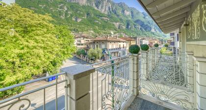 Rosa - Double Room with Balcony in Liberty Villa