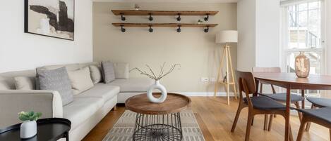 Apartemen | Area keluarga | Televisi 37-inci dengan saluran TV kabel, Netflix, dan layanan streaming