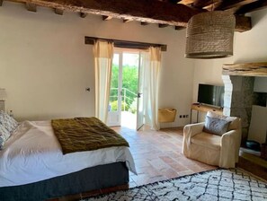 6 bedrooms, in-room safe, desk, iron/ironing board - Luxury holidays in Gascony (Bardigues)