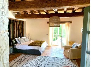 6 bedrooms, in-room safe, desk, iron/ironing board - Luxury holidays in Gascony (Bardigues)
