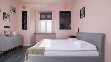 1 bedroom, bed sheets