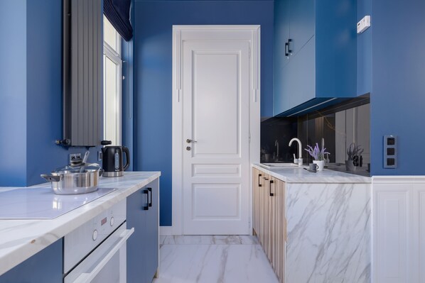 Apartment, 1 Schlafzimmer, 2 Bäder | Eigene Küche | Geschirrspüler, Kochgeschirr/Geschirr/Besteck