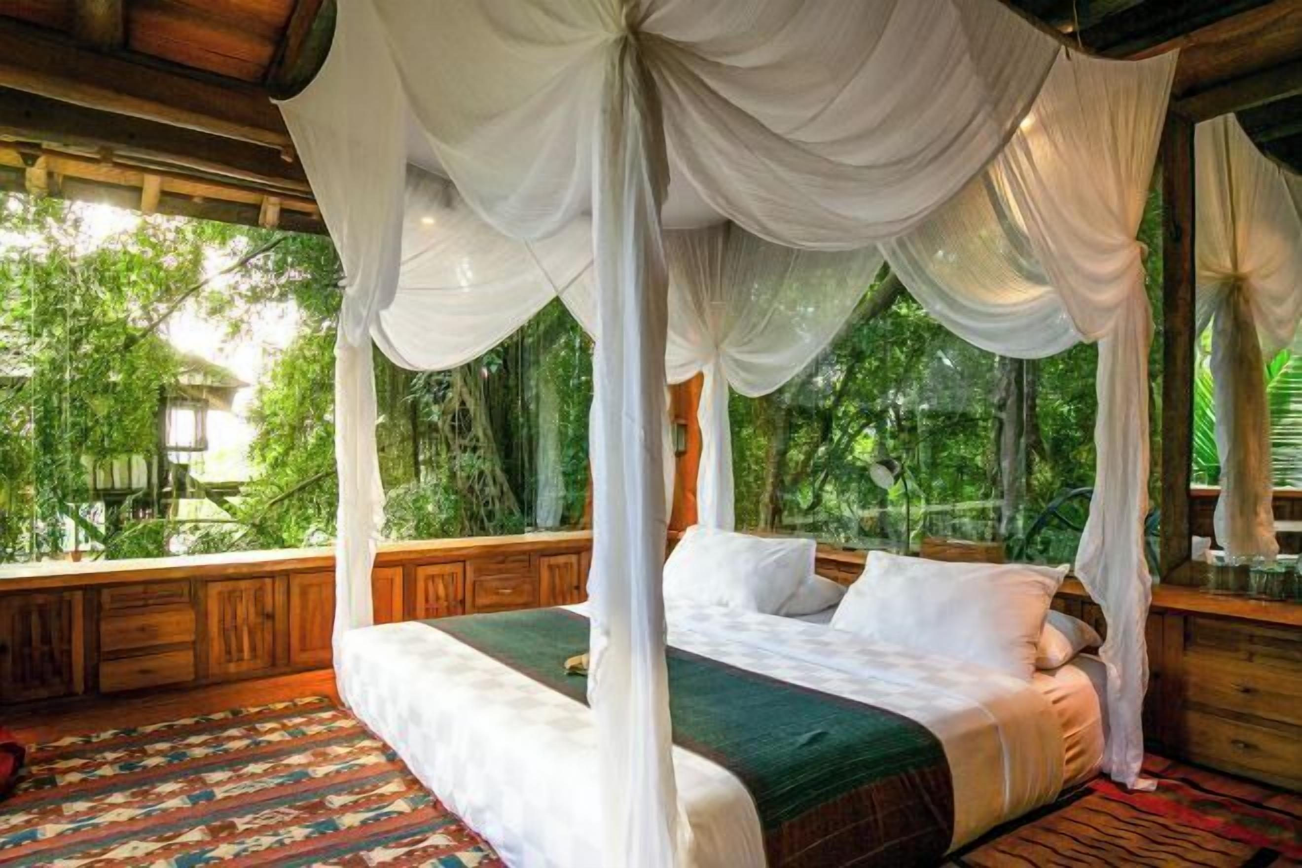 Premium bedding, minibar, in-room safe, free WiFi