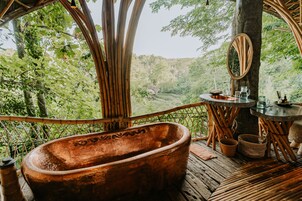 Artículos de tocador gratuitos, secador de pelo, batas, pantuflas