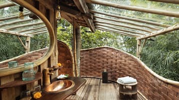 Classic Room | Bilik Mandi | Kelengkapan dandanan diri percuma, pengering rambut, jubah mandi