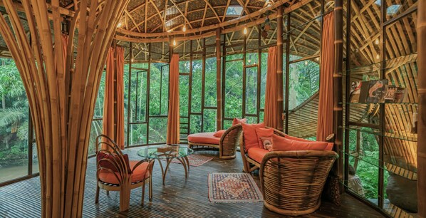 Riverbend House - Two Bedrooms Suite River Side | Living area