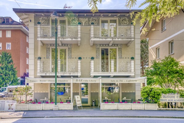 Exterior - Camelia - Single Room with Balcony in Art Nouveau Villa (Darfo Boario Terme)