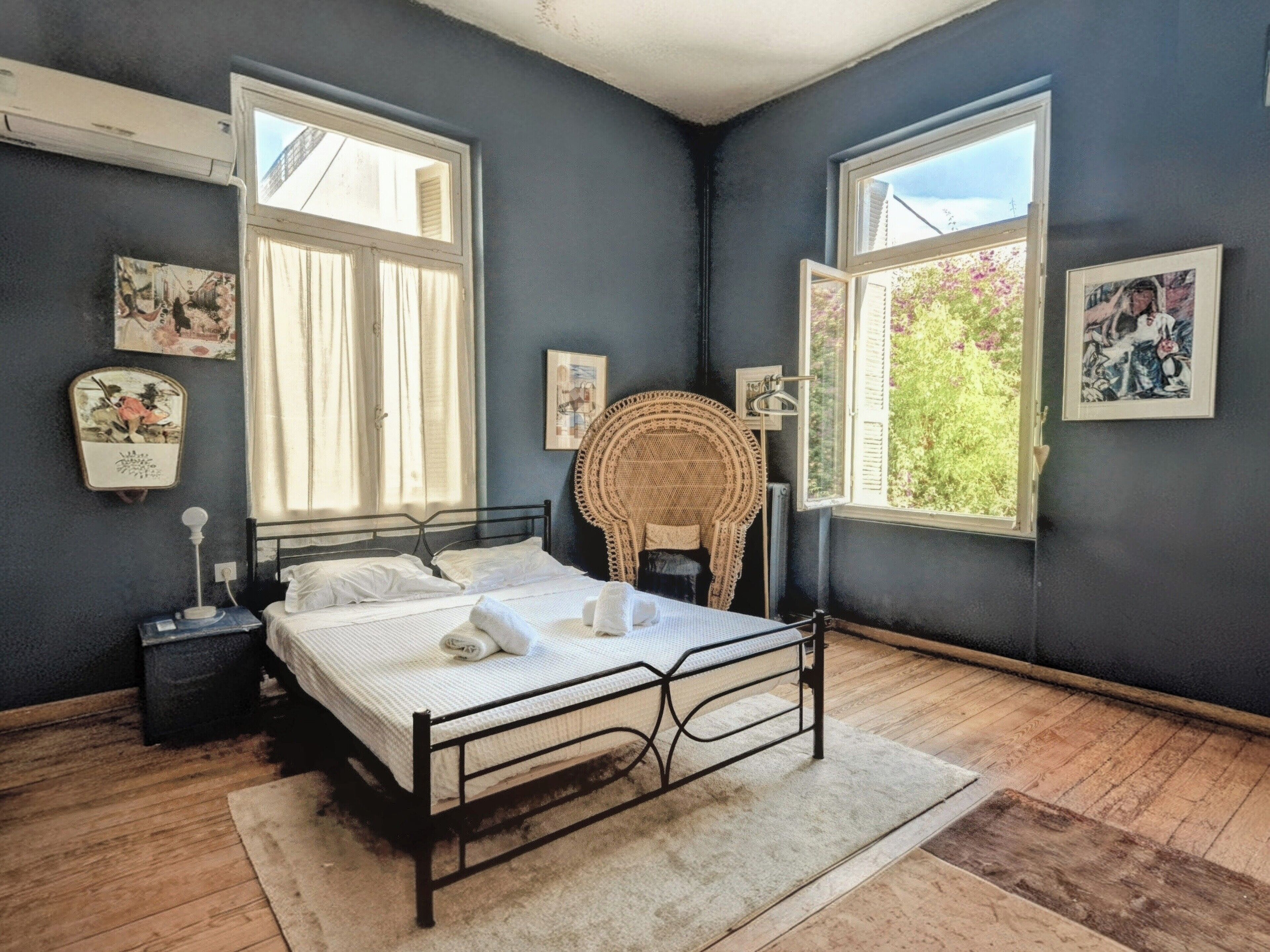 4 bedrooms, in-room safe, desk, iron/ironing board