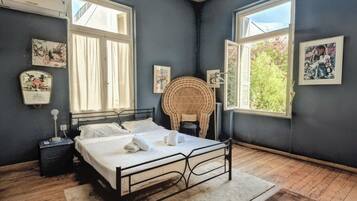 4 bedrooms, in-room safe, desk, iron/ironing board