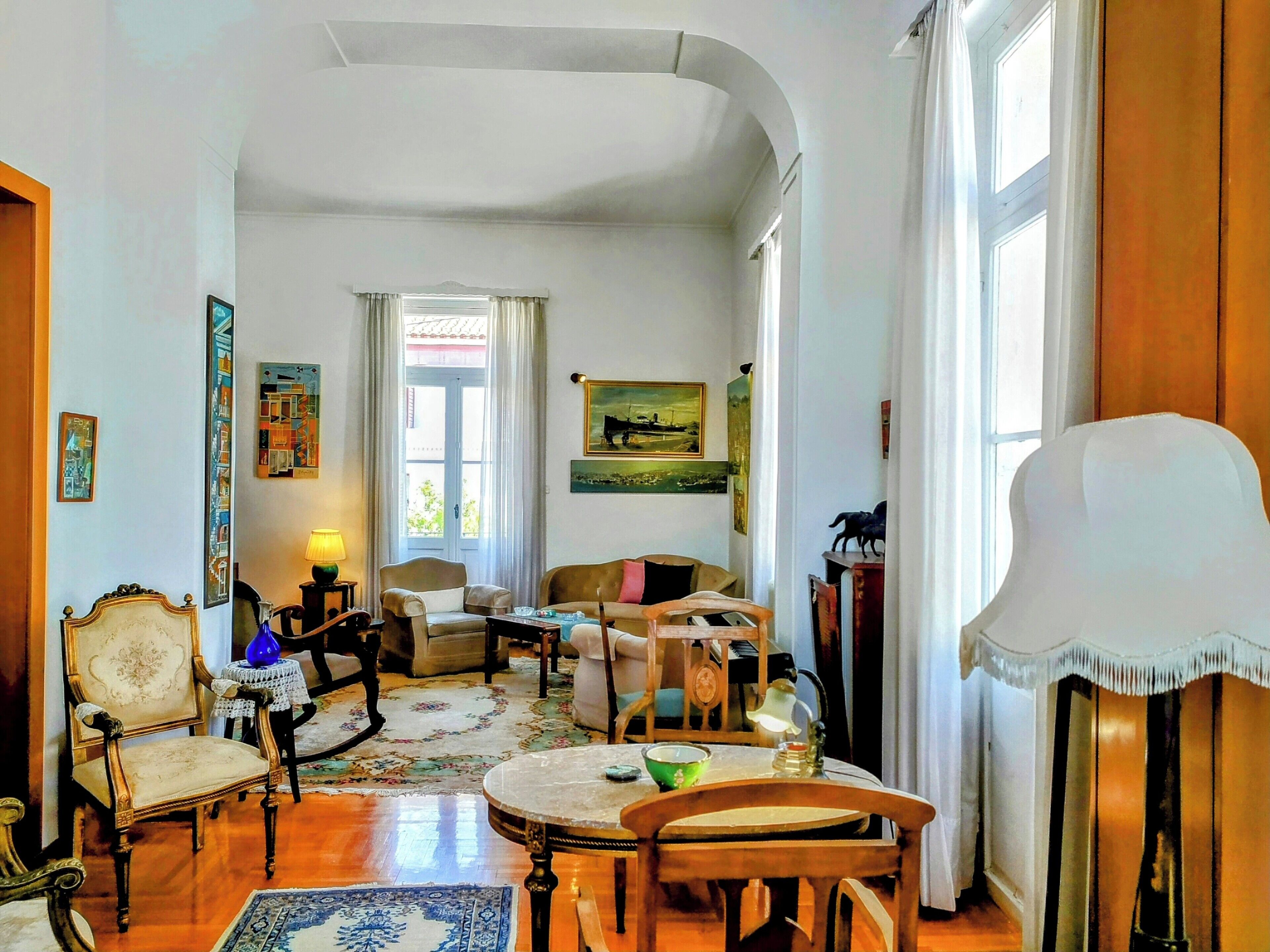 Smart TV, DVD player, books, music library