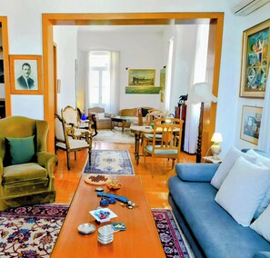 Smart TV, DVD player, books, music library