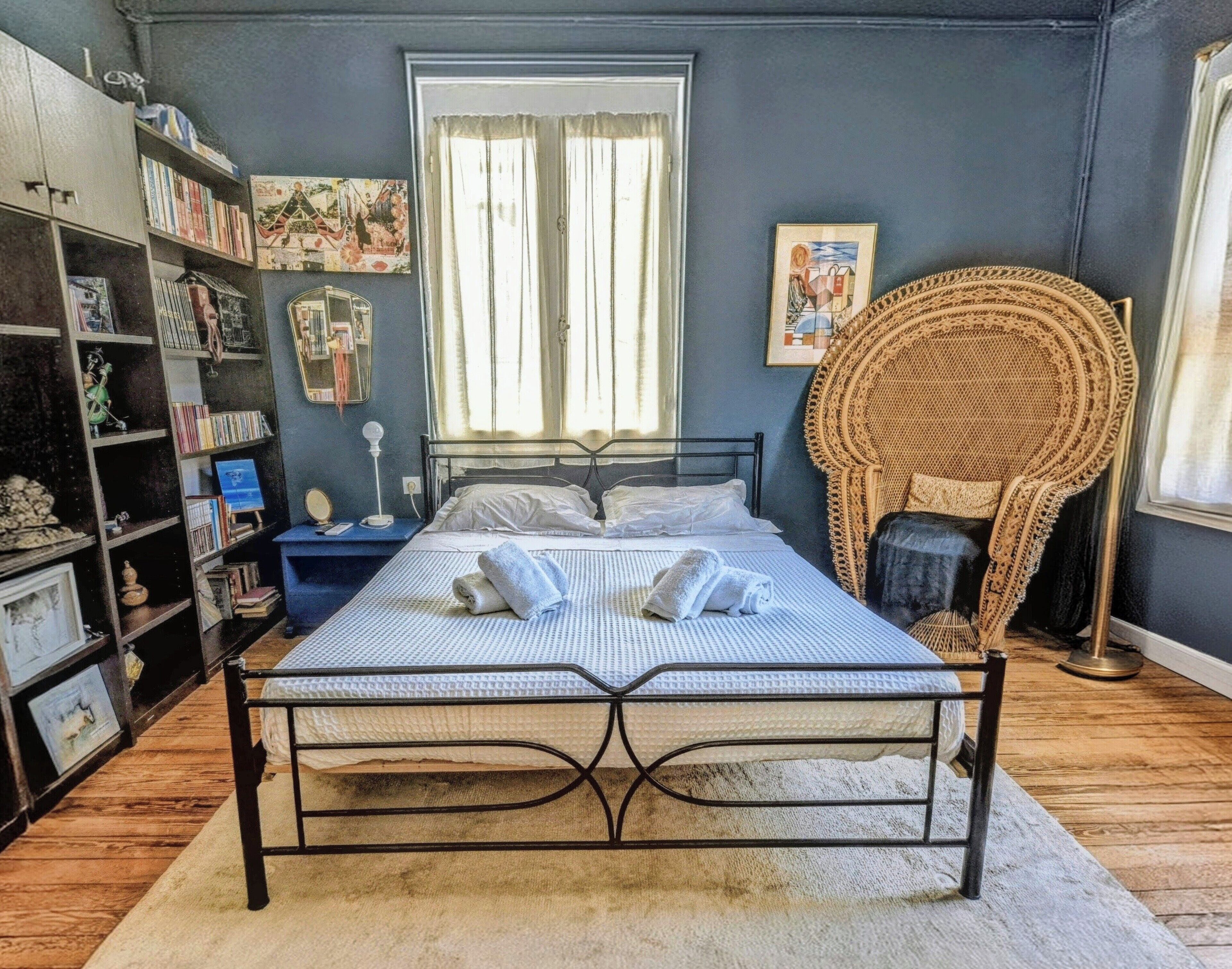4 bedrooms, in-room safe, desk, iron/ironing board
