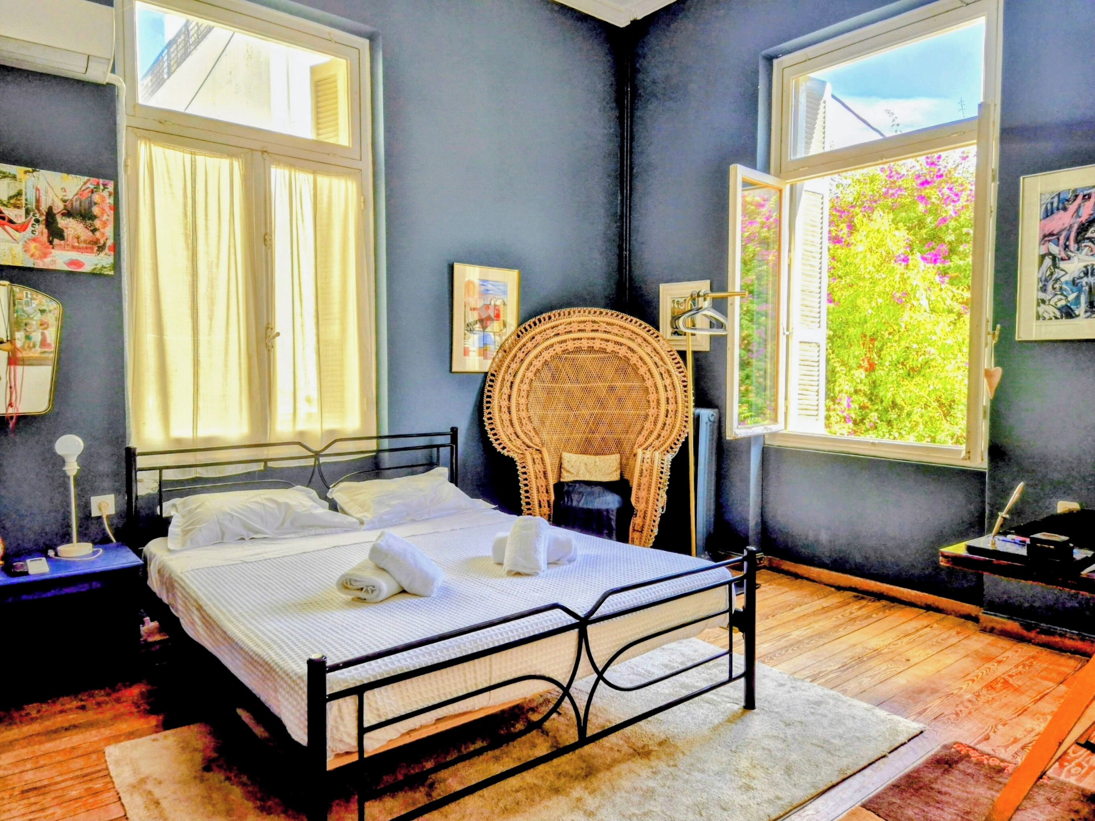 5 bedrooms, in-room safe, desk, iron/ironing board