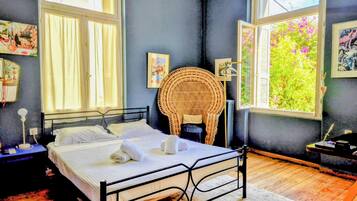 5 bedrooms, in-room safe, desk, iron/ironing board