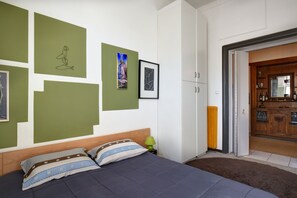 4 bedrooms, in-room safe, desk, iron/ironing board