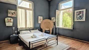 4 bedrooms, in-room safe, desk, iron/ironing board
