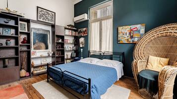 4 chambres, coffres-forts dans les chambres, bureau